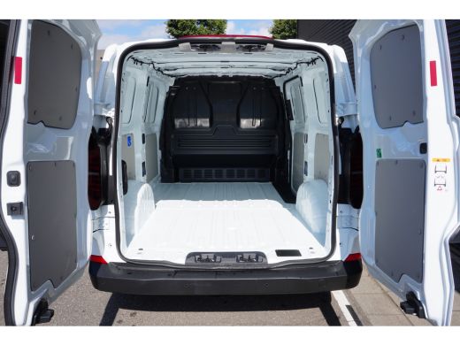 Volkswagen Transporter 2.0 TDI L1H1 28 Life, Bijrijdersstoel, Climatronic, PDV V + A ActivLease financial lease