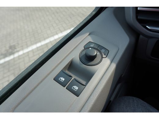 Volkswagen Transporter 2.0 TDI L1H1 28 Life 2.0 TDI L1H1 28 Life, Bijrijdersstoel, Climatronic, PDV V + A ActivLease financial lease
