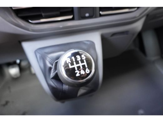 Volkswagen Transporter 2.0 TDI L1H1 28 Life, Bijrijdersstoel, Climatronic, PDV V + A ActivLease financial lease