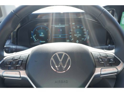 Volkswagen Transporter 2.0 TDI L2H1 28 Bulli 2.0 TDI L2H1 28 Bulli 150 pk Aut., Climatronic, Alarm, Navigatie, LED verli... ActivLease financial lease