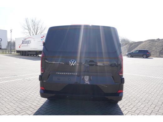 Volkswagen Transporter 2.0 TDI L2H1 28 Bulli 2.0 TDI L2H1 28 Bulli 150 pk Aut., Climatronic, Alarm, Navigatie, LED verli... ActivLease financial lease
