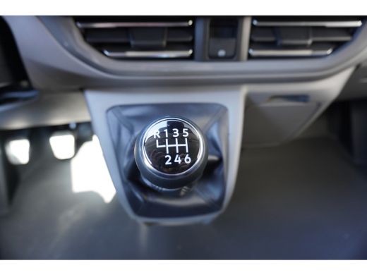 Volkswagen Transporter 2.0 TDI L2H1 30 Life 110 pk, MF stuurwiel, Climatronic, PDV V + A, Achteruitrijcamera ActivLease financial lease