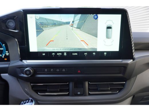 Volkswagen Transporter 2.0 TDI L2H1 30 Life 110 pk, MF stuurwiel, Climatronic, PDV V + A, Achteruitrijcamera ActivLease financial lease