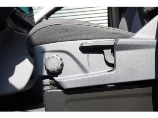 Volkswagen Transporter 2.0 TDI L2H1 30 Life 150 pk, MF stuurwiel, Climatronic, PDV V + A, Achteruitrijcamera ActivLease financial lease