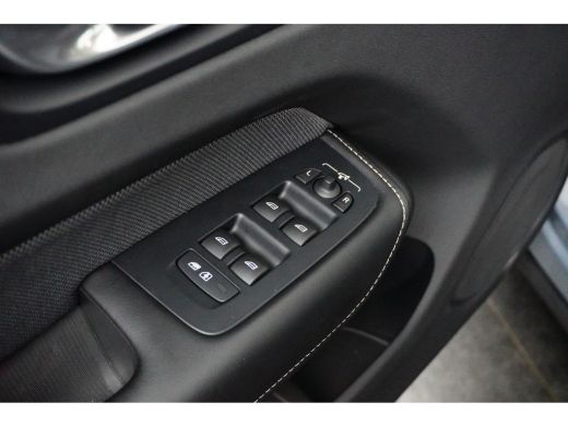 Volvo  XC60 Volvo T6 AWD Plus Dark | Panoramadak | Sportstoelen | 360 Camera | Harman/Kardon | 21-Inch | Pano... ActivLease financial lease