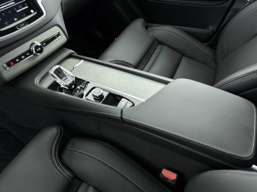 Volvo  XC90 Volvo 2.0 T8 Plug-in hybrid AWD Ultra Dark | Trekhaak | Bowers&Wilkins | Luchtvering | Stoelmassa... ActivLease financial lease