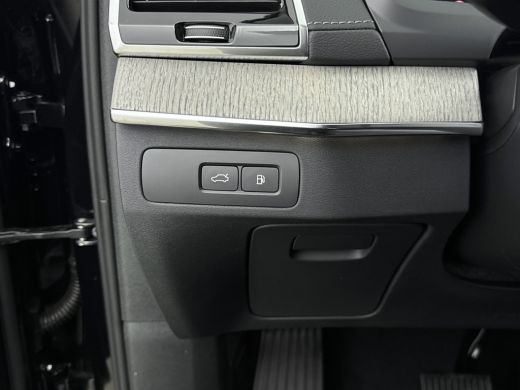 Volvo  XC90 Volvo 2.0 T8 Plug-in hybrid AWD Ultra Dark | Trekhaak | Bowers&Wilkins | Luchtvering | Stoelmassa... ActivLease financial lease