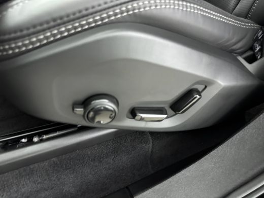 Volvo  XC90 Volvo 2.0 T8 Plug-in hybrid AWD Ultra Dark | Trekhaak | Bowers&Wilkins | Luchtvering | Stoelmassa... ActivLease financial lease