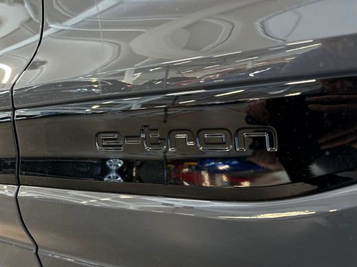 Audi Q6 SQ6 e-tron 490pk 100 kWh / Sportstoelen plus voorin / Adaptieve S-luchtvering / Trekhaak, mechanisch draaiba... ActivLease financial lease