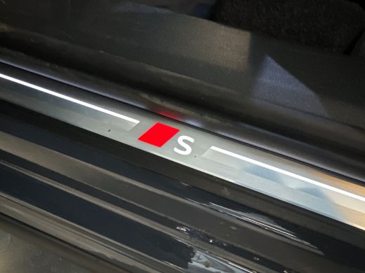 Audi Q6 SQ6 e-tron 490pk 100 kWh / Sportstoelen plus voorin / Adaptieve S-luchtvering / Trekhaak, mechanisch draaiba... ActivLease financial lease
