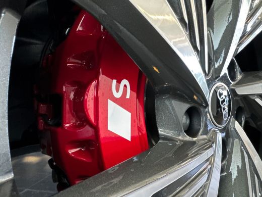 Audi Q6 SQ6 e-tron 490pk 100 kWh / Sportstoelen plus voorin / Adaptieve S-luchtvering / Trekhaak, mechanisch draaiba... ActivLease financial lease