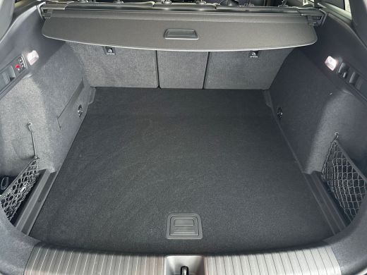 Audi Q6 SQ6 e-tron 490pk 100 kWh / Sportstoelen plus voorin / Adaptieve S-luchtvering / Trekhaak, mechanisch draaiba... ActivLease financial lease