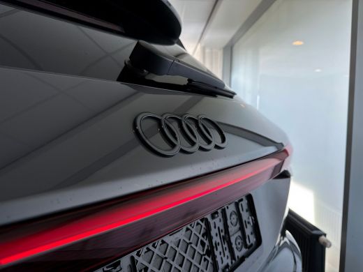 Audi Q6 SQ6 e-tron 490pk 100 kWh / Sportstoelen plus voorin / Adaptieve S-luchtvering / Trekhaak, mechanisch draaiba... ActivLease financial lease