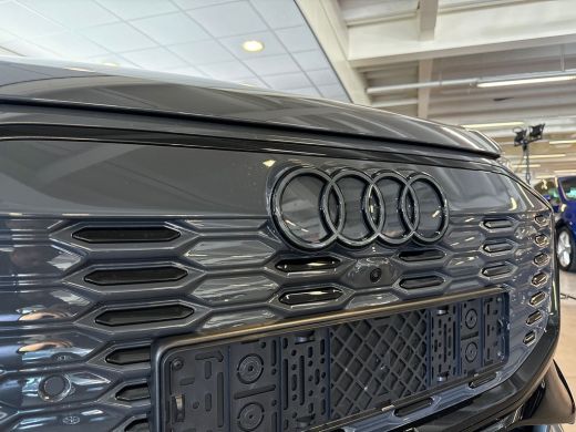 Audi Q6 SQ6 e-tron 490pk 100 kWh / Sportstoelen plus voorin / Adaptieve S-luchtvering / Trekhaak, mechanisch draaiba... ActivLease financial lease