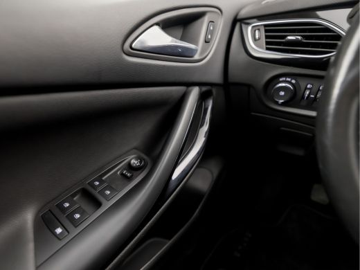 Opel Astra Sports Tourer 1.2 Sport (APPLE CARPLAY, NAVIGATIE, CAMERA, LED KOPLAMPEN, LEDER, SPORTSTOELEN, GE... ActivLease financial lease