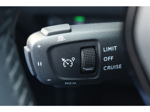 Peugeot 2008 Peugeot 1.2 Hybrid 136 Allure | Adapt. Cruise | 360 CAM | Keyless | Navi | Carplay | Drive Assist... ActivLease financial lease