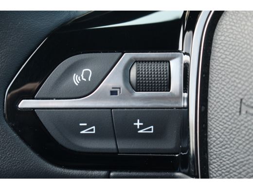 Peugeot 2008 Peugeot 1.2 Hybrid 136 Allure | Adapt. Cruise | 360 CAM | Keyless | Navi | Carplay | Drive Assist... ActivLease financial lease