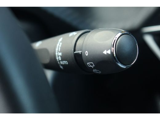 Peugeot 2008 Peugeot 1.2 Hybrid 136 Allure | Adapt. Cruise | 360 CAM | Keyless | Navi | Carplay | Drive Assist... ActivLease financial lease