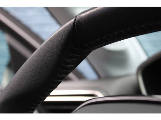 Peugeot 208 1.2 PureTech Allure | Automaat | Navi by app | Trekhaak | Parkeersensoren | ActivLease financial lease