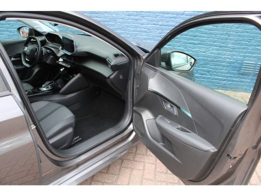 Peugeot 208 1.2 PureTech Allure | Automaat | Navi by app | Trekhaak | Parkeersensoren | ActivLease financial lease