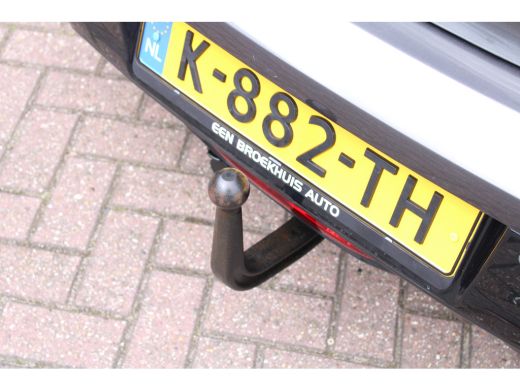 Peugeot 208 1.2 PureTech Allure | Automaat | Navi by app | Trekhaak | Parkeersensoren | ActivLease financial lease