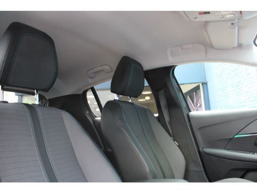 Peugeot 208 1.2 PureTech Allure | Automaat | Navi by app | Trekhaak | Parkeersensoren | ActivLease financial lease