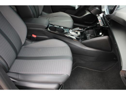 Peugeot 208 1.2 PureTech Allure | Automaat | Navi by app | Trekhaak | Parkeersensoren | ActivLease financial lease