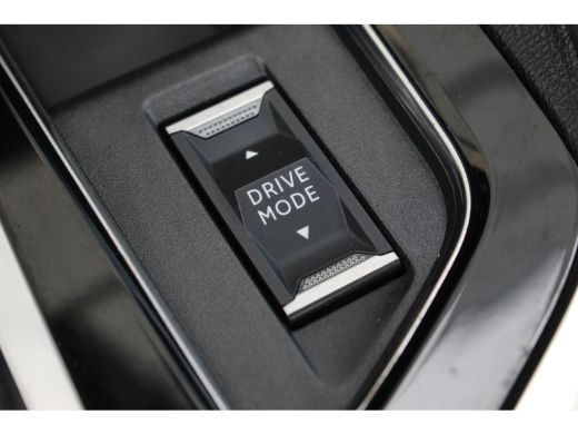 Peugeot 3008 Peugeot 1.6 HYbrid 225 Allure | Camera | LED | Cruise | Navi | PDC V+A | 18" LMV | Keyless | | Ca... ActivLease financial lease