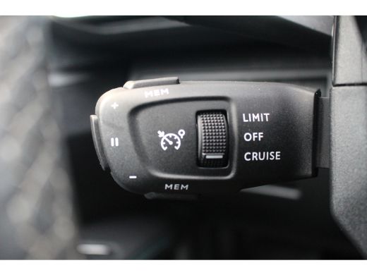 Peugeot 3008 Peugeot 1.6 HYbrid 225 Allure | Camera | LED | Cruise | Navi | PDC V+A | 18" LMV | Keyless | | Ca... ActivLease financial lease