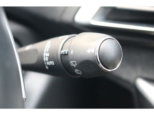 Peugeot 3008 Peugeot 1.6 HYbrid 225 Allure | Camera | LED | Cruise | Navi | PDC V+A | 18" LMV | Keyless | | Ca... ActivLease financial lease