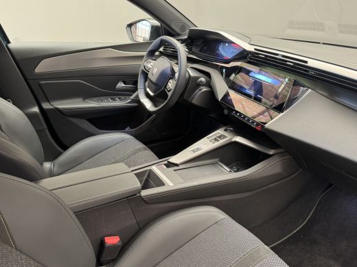 Peugeot 308 SW Peugeot 1.2 Hybrid 136 e-DCS6 GT | Achteruitrijcamera | Lichtmetalen velgen 18" | Stuurwiel ve... ActivLease financial lease