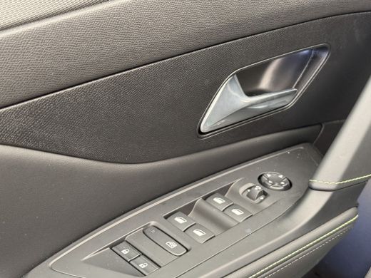 Peugeot 308 SW Peugeot 1.2 Hybrid 136 e-DCS6 GT | Achteruitrijcamera | Lichtmetalen velgen 18" | Stuurwiel ve... ActivLease financial lease