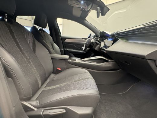 Peugeot 308 SW Peugeot 1.2 Hybrid 136 e-DCS6 GT | Achteruitrijcamera | Lichtmetalen velgen 18" | Stuurwiel ve... ActivLease financial lease