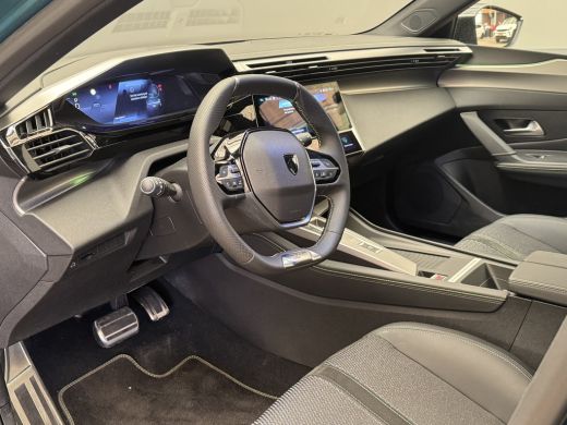 Peugeot 308 SW Peugeot 1.2 Hybrid 136 e-DCS6 GT | Achteruitrijcamera | Lichtmetalen velgen 18" | Stuurwiel ve... ActivLease financial lease