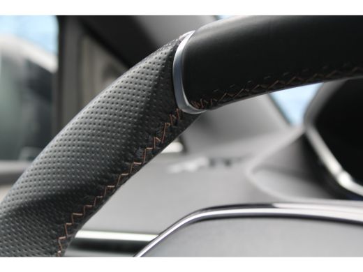 Peugeot 5008 Peugeot 1.2 Hybrid GT | Automaat | Navigatie | Panorama/schuifdak | Black Pack | Focal | ActivLease financial lease