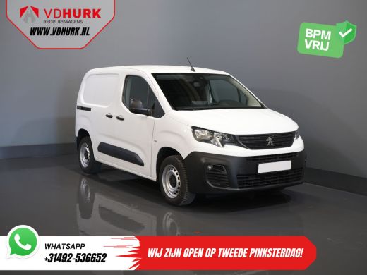 Peugeot Partner 1.5 HDI 100 pk BPM VRIJ! NL Auto/ 3 Pers./ Carplay/ Camera/ PDC/ Betimmerd/ Cruise/ Airco Peugeot Partner 1.5 HDI 100 pk BPM VRIJ! NL Auto/ 3 Pers./ Carplay/ Camera/ PDC/ Betimmerd/ Cruise/ Airco