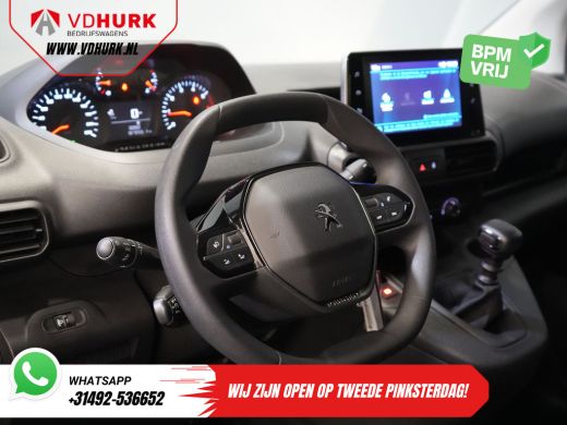 Peugeot Partner 1.5 HDI 100 pk BPM VRIJ! NL Auto/ 3 Pers./ Carplay/ Camera/ PDC/ Betimmerd/ Cruise/ Airco ActivLease financial lease