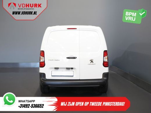 Peugeot Partner 1.5 HDI 100 pk BPM VRIJ! NL Auto/ 3 Pers./ Carplay/ Camera/ PDC/ Betimmerd/ Cruise/ Airco ActivLease financial lease