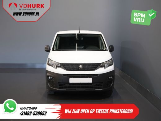 Peugeot Partner 1.5 HDI 100 pk BPM VRIJ! NL Auto/ 3 Pers./ Carplay/ Camera/ PDC/ Betimmerd/ Cruise/ Airco ActivLease financial lease