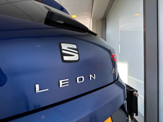 Seat Leon 1.5 150pk TSI FR Ultimate Edition / Keyless Entry & Go / Adaptive Cruise Control / Media System N... ActivLease financial lease