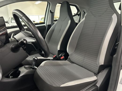 Toyota Aygo 1.0 VVT-i x-play Automaat ActivLease financial lease