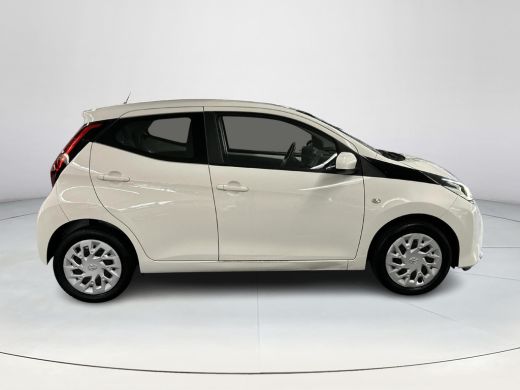 Toyota Aygo 1.0 VVT-i x-play Automaat ActivLease financial lease