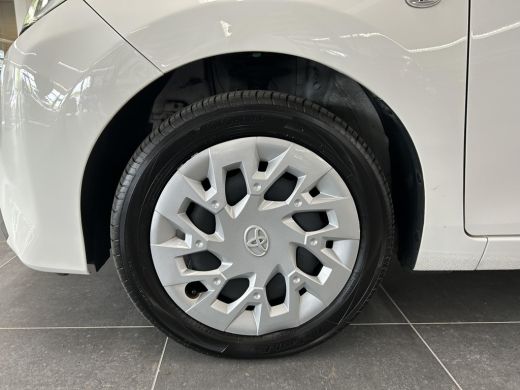 Toyota Aygo 1.0 VVT-i x-play Automaat ActivLease financial lease
