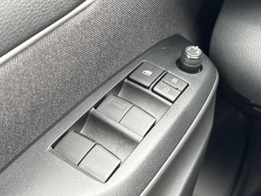 Toyota Yaris 1.5 Hybrid 115 First Edition **NAVIGATIE/ KEYLESS/ ADAPTIEF CRUISE CONTROL/ 36 MAANDEN GARANTIE** ActivLease financial lease