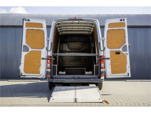 Volkswagen Crafter 2.0 TDI L3H3 140pk | Laadklep | Laadlift | Automaat | CarPlay | Camera | PDC | Cruise | Airco | E... ActivLease financial lease