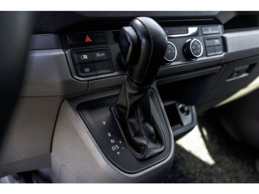 Volkswagen Crafter 2.0 TDI L3H3 140pk | Laadklep | Laadlift | Automaat | CarPlay | Camera | PDC | Cruise | Airco | E... ActivLease financial lease