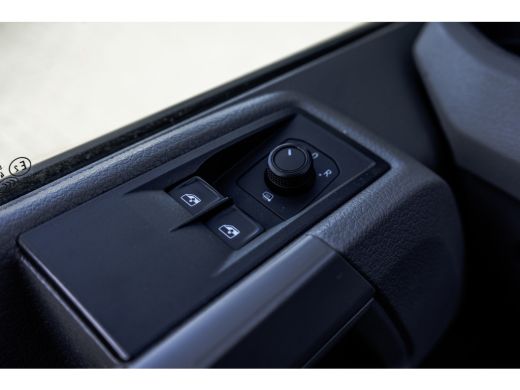 Volkswagen Crafter 2.0 TDI L3H3 140pk | Laadklep | Laadlift | Automaat | CarPlay | Camera | PDC | Cruise | Airco | E... ActivLease financial lease