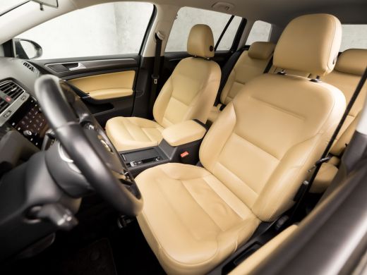 Volkswagen GOLF Variant 1.0 TSI Sportline Automaat (GROOT SCHERM, CLIMATE, GETINT GLAS, LEDEREN SPORTSTOELEN, ADAPTIVE CR... ActivLease financial lease