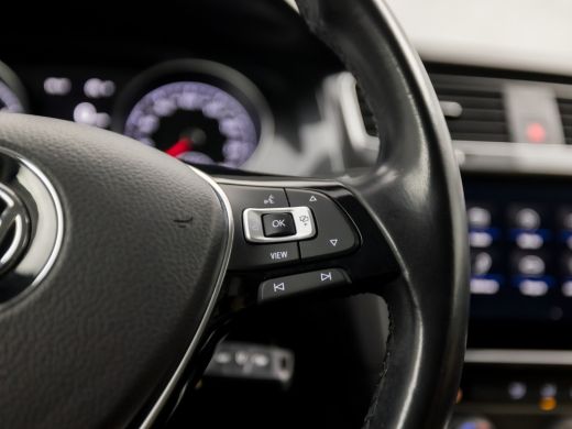 Volkswagen GOLF Variant 1.0 TSI Sportline Automaat (GROOT SCHERM, CLIMATE, GETINT GLAS, LEDEREN SPORTSTOELEN, ADAPTIVE CR... ActivLease financial lease