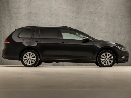 Volkswagen GOLF Variant 1.0 TSI Sportline Automaat (GROOT SCHERM, CLIMATE, GETINT GLAS, LEDEREN SPORTSTOELEN, ADAPTIVE CR... ActivLease financial lease